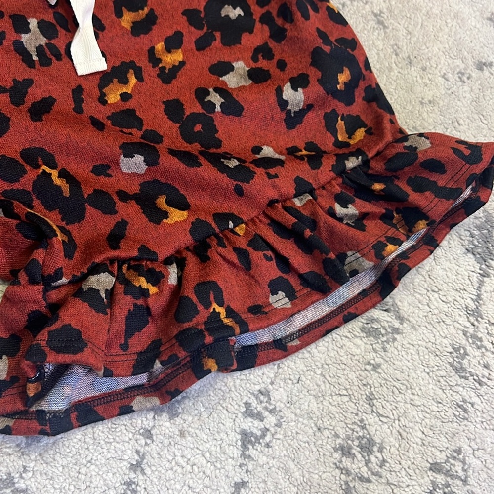 Leopard Patterned Shorts w/ Ruffle at the Bottom - Picture 4 of 6